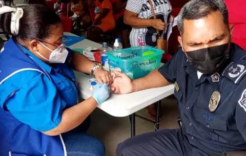 Buscan detectar personas con enfermedades crónicas en la Feria de Colón