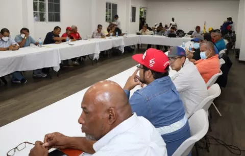 Alianzas firman documento formal con ocho solicitudes que presentarán al Ejecutivo esta tarde