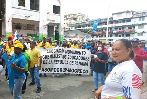 Cierran vías en Panamá Oeste y educadores vuelven a incomunicar la ciudad de Colón