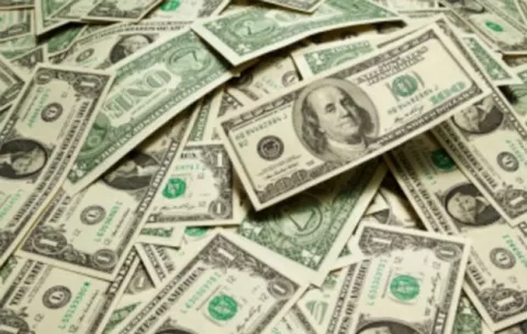 Pese a la inflación estadounidense, euro se recupera y elimina paridad con el dólar