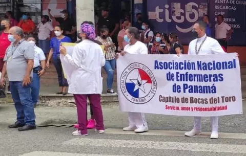 Enfermeras se unen a la protesta contra el alto costo de la vida y apelan al diálogo