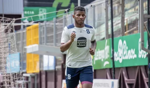 Fidel Escobar quiere consolidarse en Saprissa
