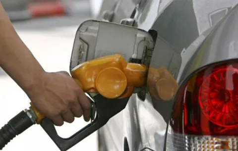 Publican en Gaceta Oficial la resolución que congela en $3.25 el precio del galón de combustible