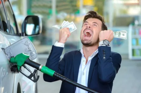 Evalúan excluir vehículos de alta gama del beneficio de combustible con precio congelado 