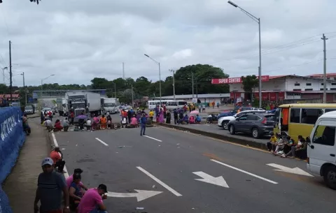 Indígenas de la etnia Ngäbe Buglé mantienen cierre de vías en el oriente de Chiriquí