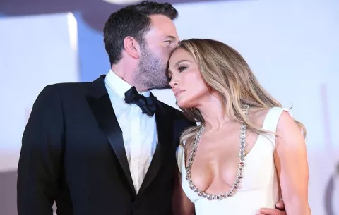 Jennifer López y Ben Affleck ya son marido y mujer; se casaron en una íntima ceremonia familiar