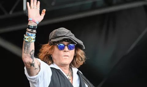 Johnny Depp vende sus creaciones artísticas por más de 3,5 millones de euros