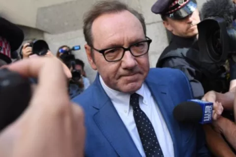 Kevin Spacey se declara no culpable de delitos de agresión sexual