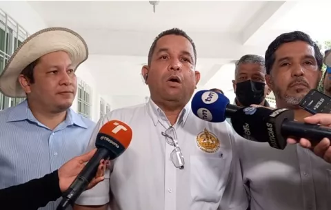 Luis Sánchez pide a la Confederación de Padres de Familia dejar de seguirle el juego al gobierno