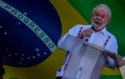 A tres meses de las elecciones, Lula lidera y Bolsonaro acumula escándalos