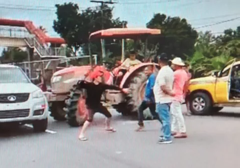 Transportista agredido por transeúnte en un cierre en Cuervito, Chiriquí, se recupera