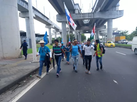 Marchan 40 kilómetros para pedir al Gobierno que respete acuerdos del diálogo