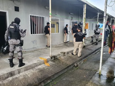 Allanan campamento de Mindi en Cristóbal, Colón, donde encuentran arma de fuego