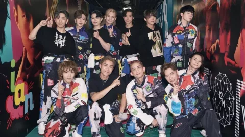 Mirror, 'boy band' vive una tragedia al caerse una pantalla sobre el escenario