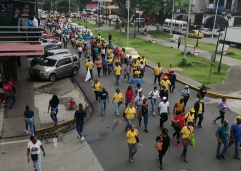 Educadores colonenses también se unen a las protestas en las calles