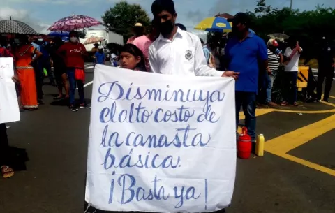 Levantamiento social no es político y el gobierno debe prestar mucha atención, advierten expertos