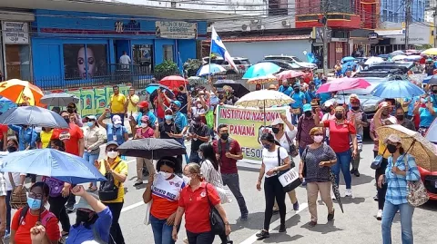 Gobierno intenta reactivar diálogo, mientras trabajadores piden respuestas a sus peticiones