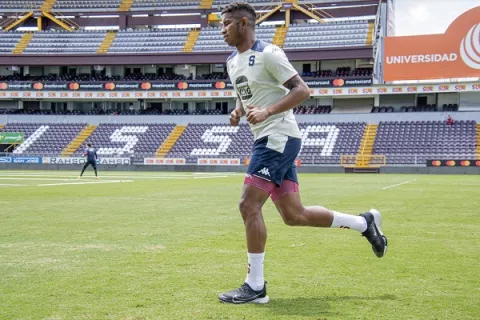 Fidel Escobar sobre su llegada al Saprissa:  'No hablo mucho, lo demuestro en el campo'