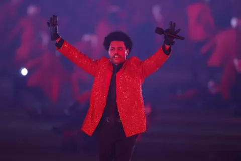 The Weeknd crea una casa embrujada para los parques temáticos de Universal