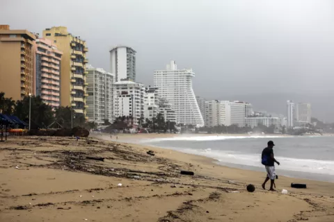  Tormenta tropical Frank se forma en el Pacífico mexicano y amenaza con fuertes lluvias a cinco estados