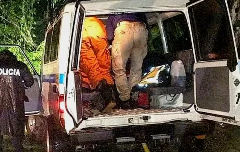 ¡Tragedia! Cabeza de agua arrastró auto del  alcalde de Las Palmas de Veraguas; esposa y suegra fallecieron