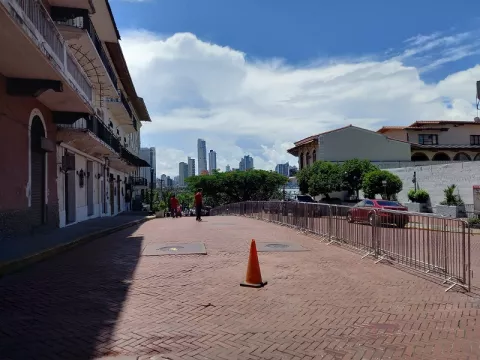 Incentivar al turismo con mejores servicios públicos sin afectar derechos laborales