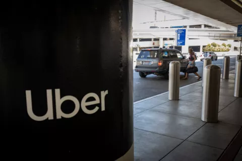 Uber cierra con un pago millonario la demanda por cobrar más a personas con discapacidad