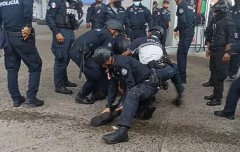 Policía Nacional desaloja manifestantes en Santiago, reabriendo la vía Interamericana