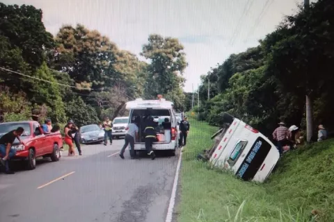  Un muerto y nueve heridos en accidente de tránsito en La Pintada, Coclé