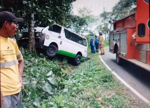 Una mujer fallecida y quince heridos deja accidente en Hato Juli de San Félix 