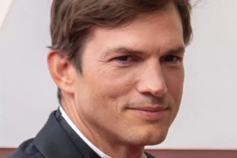 Ashton Kutcher, a punto de perder la vista y el oído, por una 'vasculitis'
