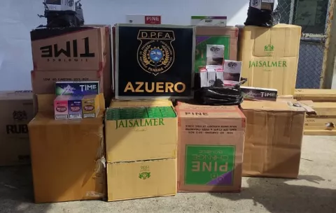 Decomisan cigarrillos y otros artículos de contrabando de un camión con matrícula extranjera