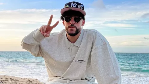 Bad Bunny causa revuelo tras ganar como Mejor Artista del Año en los premios MTV VMAs 2022