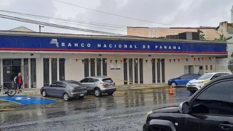 Dudas: ¿Qué hacía la sucursal del Banco Nacional de Calidonia con más de $500 mil un fin de semana?
