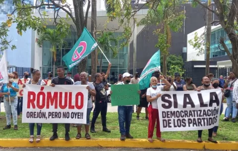Luis Eduardo Camacho insta a Rómulo Roux a dar la cara a las bases de Cambio Democrático