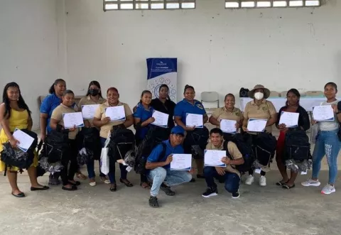 Capacitan con carreras técnicas a moradores de la Costa Abajo de Colón
