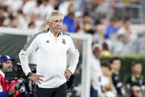 Carlo Ancelotti aspira ganar con Real Madrid los seis títulos en la temporada