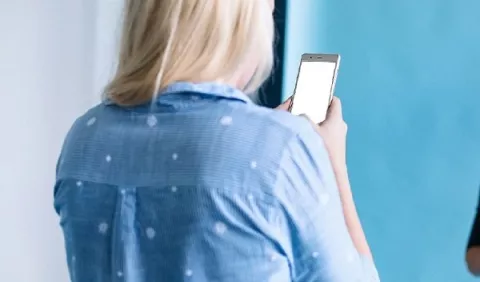 ¿Da vergüenza un celular con la pantalla quebrada?
