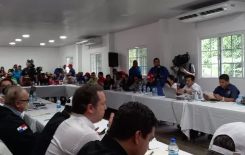 Diálogo no avanzó este jueves, tras reclamos por incumplimiento en rebaja de alimentos 