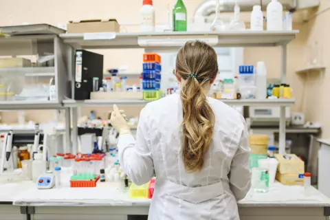 Fedefarma aboga por inclusión de laboratorios en el diálogo y recalca que las medicinas son accesibles