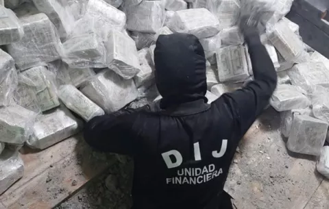 ¿Cuáles han sido los decomisos de dinero más altos en Panamá durante la última década?