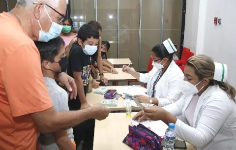 Aplican más de 10 mil vacunas contra la hepatitis; ¿quiénes son inmunizados?