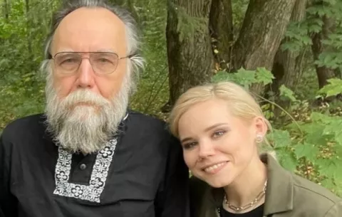 Revancha y victoria, los deseos del aliado de Putin tras el atentado en el que murió su hija 