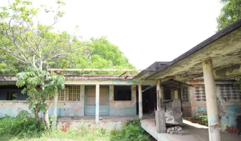 Desidia carcome al antiguo hospital Nicolás A. Solano