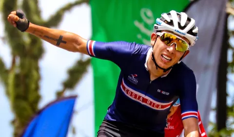 Tico Kevin Rivera gana etapa y Luis López sigue líder en el Tour de Panamá