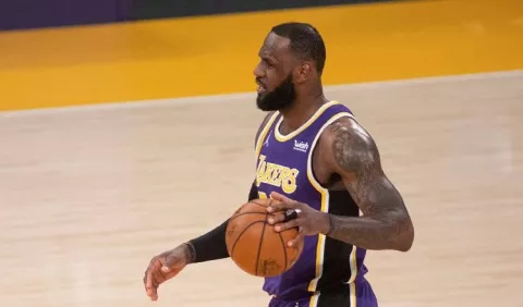 LeBron James renueva con los Lakers por dos años y 97.1 millones de dólares