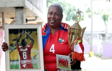 Fallece la madre de Fidel Escobar, la mujer que disfrutó del fútbol por partida doble