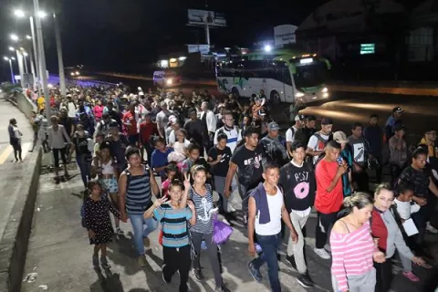 Sale nueva caravana con cerca de 1,000 migrantes desde sur de México
