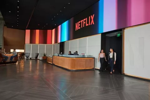 Netflix cumple 25 años con un futuro incierto como líder del 'streaming' 