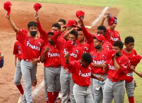 Panamá vence a Sudáfrica y va a la ronda de consolación